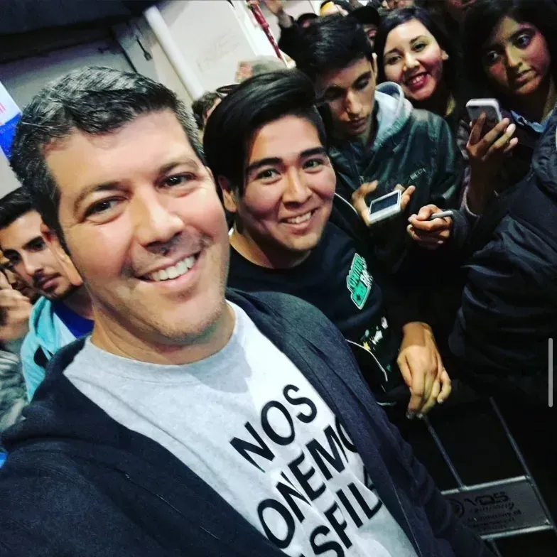 Fernando con varios fans