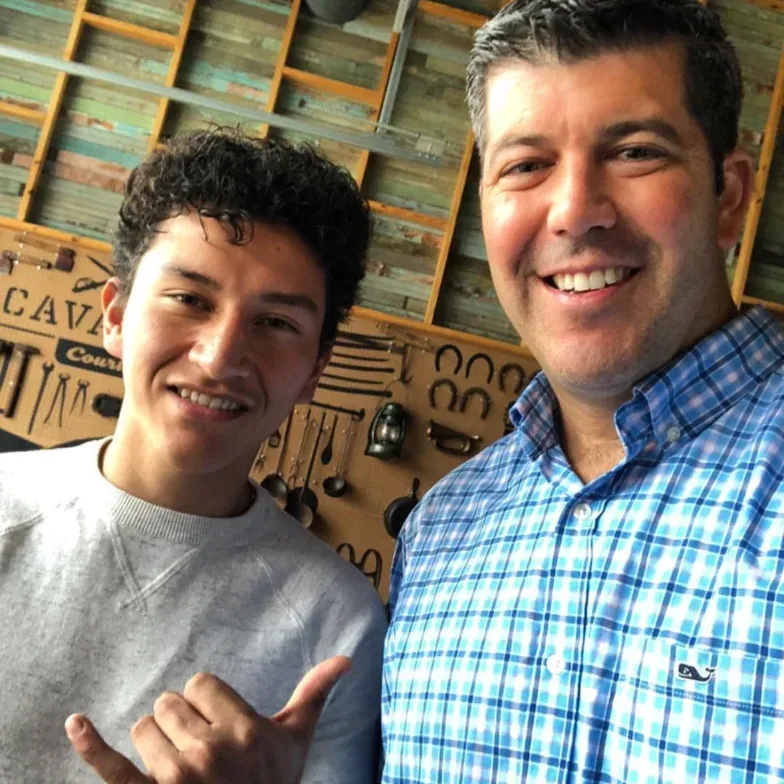 Fan se encuentra a Fernando Palomo y le pide una foto