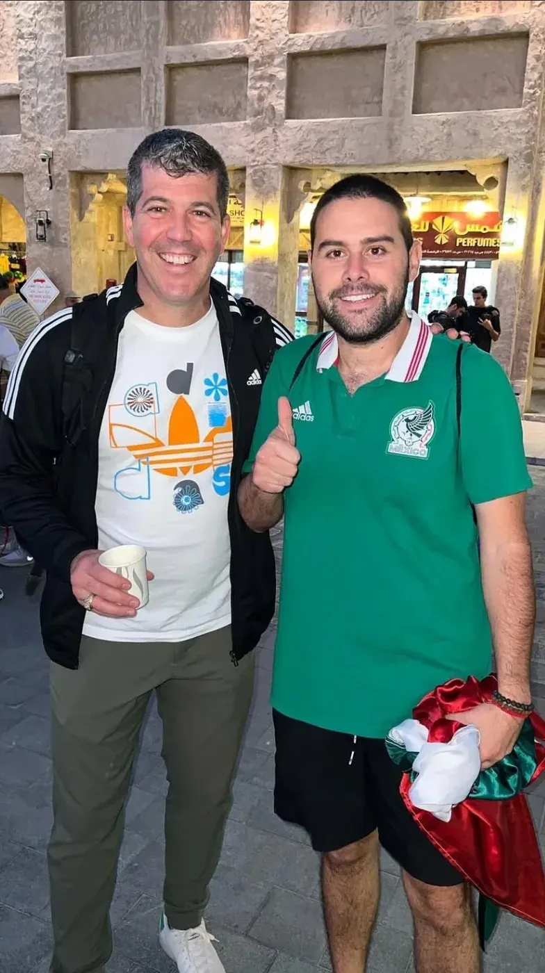 usuario incondicionaldeltri con camiseta de la selección mexicana a la derecha y Fernando Palomo a la izquierda