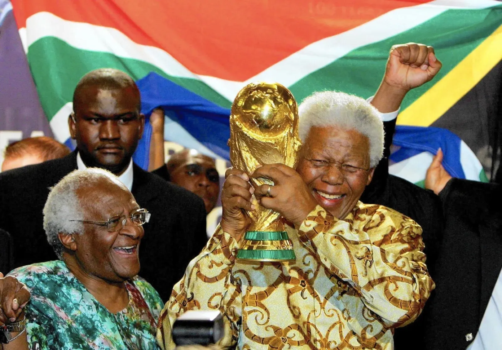 Nelson Mandela recorriendo el estadio Soccer City antes de la final del Mundial de Sudáfrica.