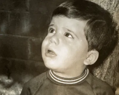 Fernando Palomo de niño, retratado de cerca.