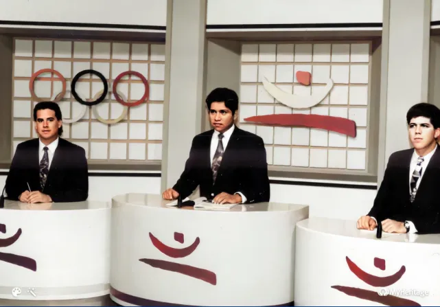 Fernando Palomo en sus primeros años frente a una cámara de televisión.