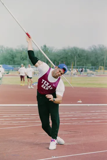 Fernando Palomo como integrante del equipo de atletismo de Texas A&M.