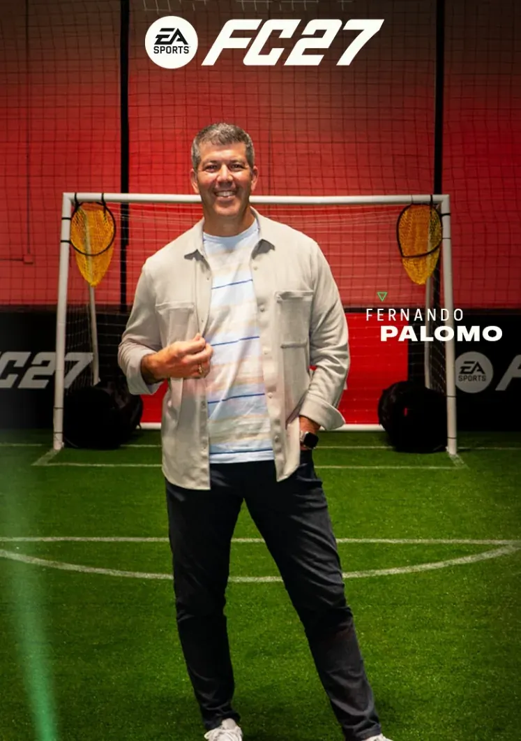 Fernando Palomo frente a una portería en un espacio de EA Sports FC.